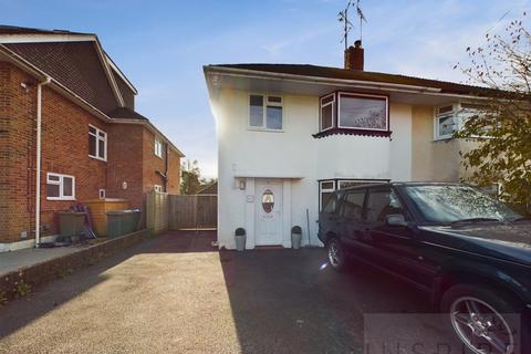 3 bedroom property to rent, Ryecroft Drive, Horsham RH12