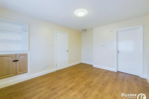52 Balmoral Road, Harrow, HA2 8TD