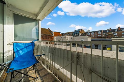 1 bedroom flat for sale, Eastgate Gardens, Guildford