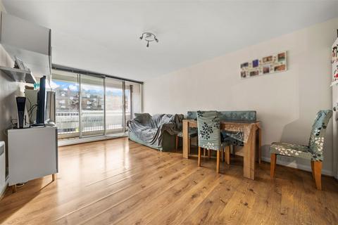 1 bedroom flat for sale, Eastgate Gardens, Guildford