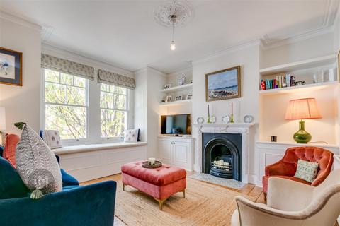 2 bedroom flat for sale, Treport Street, London