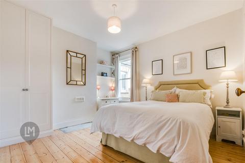 2 bedroom flat for sale, Treport Street, London