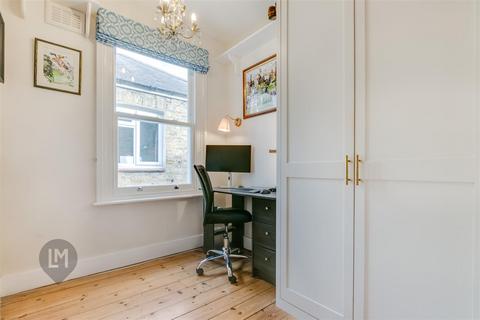 2 bedroom flat for sale, Treport Street, London