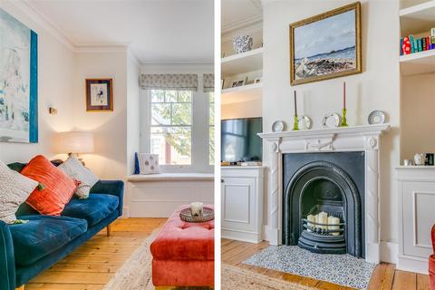 15b Treport Street, London, SW18 2BW