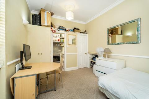 Studio to rent, Munster Road London SW6