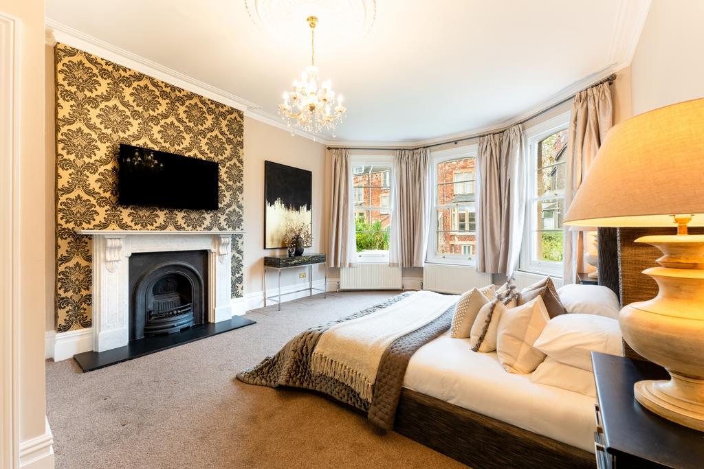 Principal bedroom