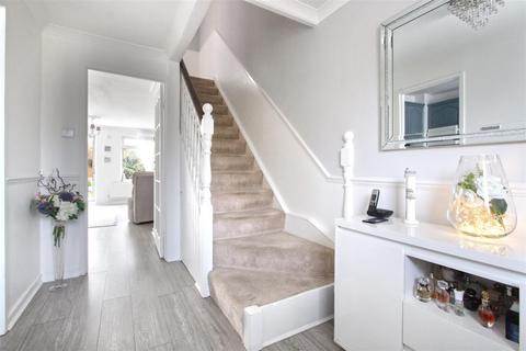 22 Dickson, Cheshunt, Waltham Cross, EN7 6HD