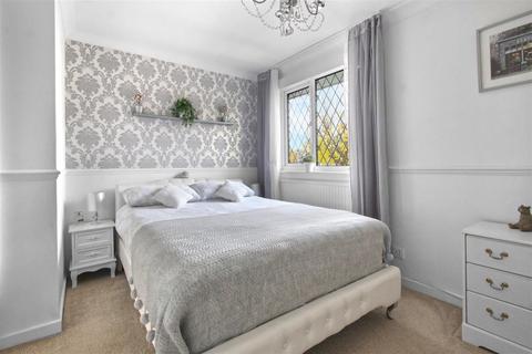 22 Dickson, Cheshunt, Waltham Cross, EN7 6HD