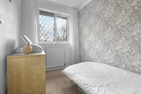 22 Dickson, Cheshunt, Waltham Cross, EN7 6HD
