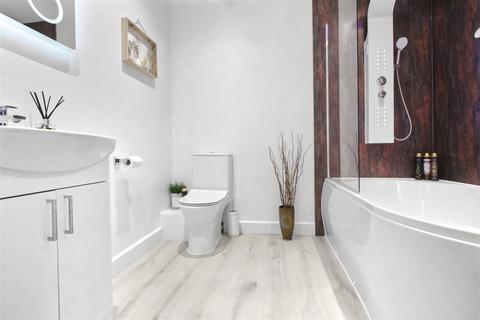 22 Dickson, Cheshunt, Waltham Cross, EN7 6HD