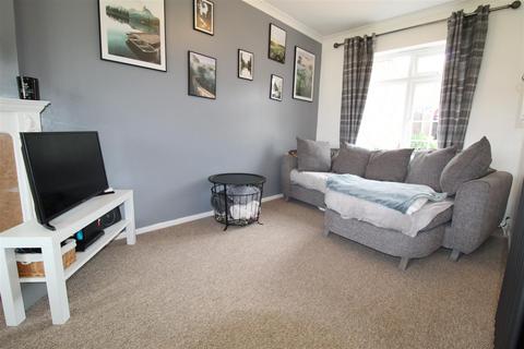 2 bedroom terraced house to rent, Penfold Close, Bishops Tachbrook, Leamington Spa