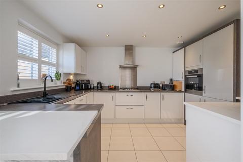 5 bedroom detached house for sale, Warton Avenue, Huddersfield