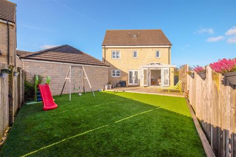 5 bedroom detached house for sale, Warton Avenue, Huddersfield