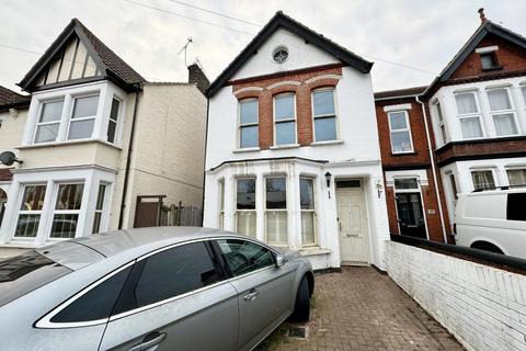 4 bedroom detached house for sale, Christchurch Road, Southend-on-Sea, Essex, SS2