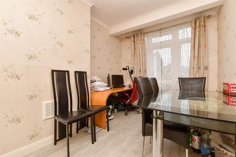 10 Heatherdene Close, Mitcham, CR4 4EU