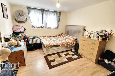 2 bedroom maisonette for sale, Tiptree Crescent, Clayhall