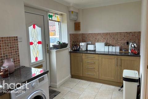 3 bedroom end of terrace house for sale, 25 Wyefield Court, Monmouth NP25 5TN