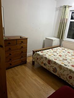 1 bedroom in a house share to rent, Aldborough Road North, Ilford IG2