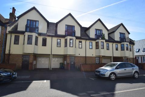 3 bedroom townhouse to rent, Leigh on Sea, Essex SS9