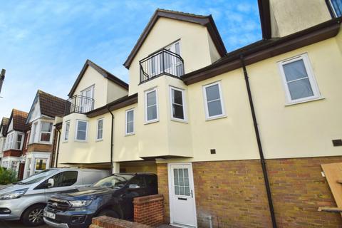 3 bedroom townhouse to rent, Leigh on Sea, Essex SS9