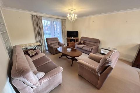 2 bedroom apartment to rent, Old College Road,  Newbury,  RG14