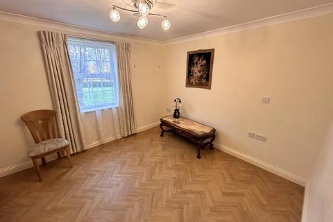 2 bedroom apartment to rent, Old College Road,  Newbury,  RG14