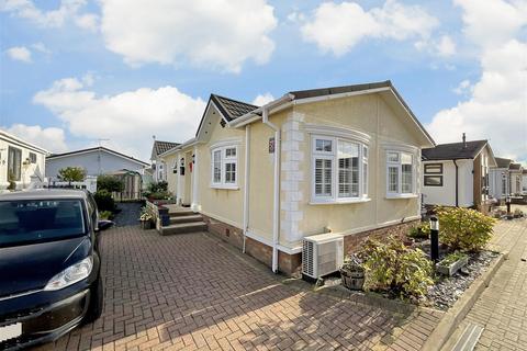 2 bedroom park home for sale, Elm Way, Hayes Country Park Battlesbri, Wickford, Essex