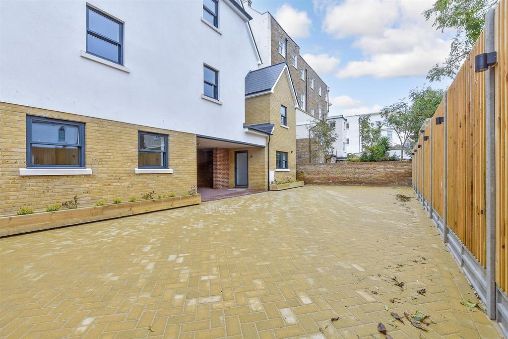 Driveway/Parking