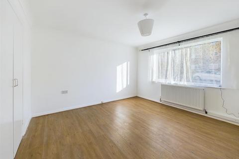 2 bedroom flat to rent, Salisbury House, Eastcote HA4