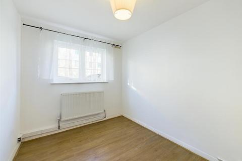 2 bedroom flat to rent, Salisbury House, Eastcote HA4