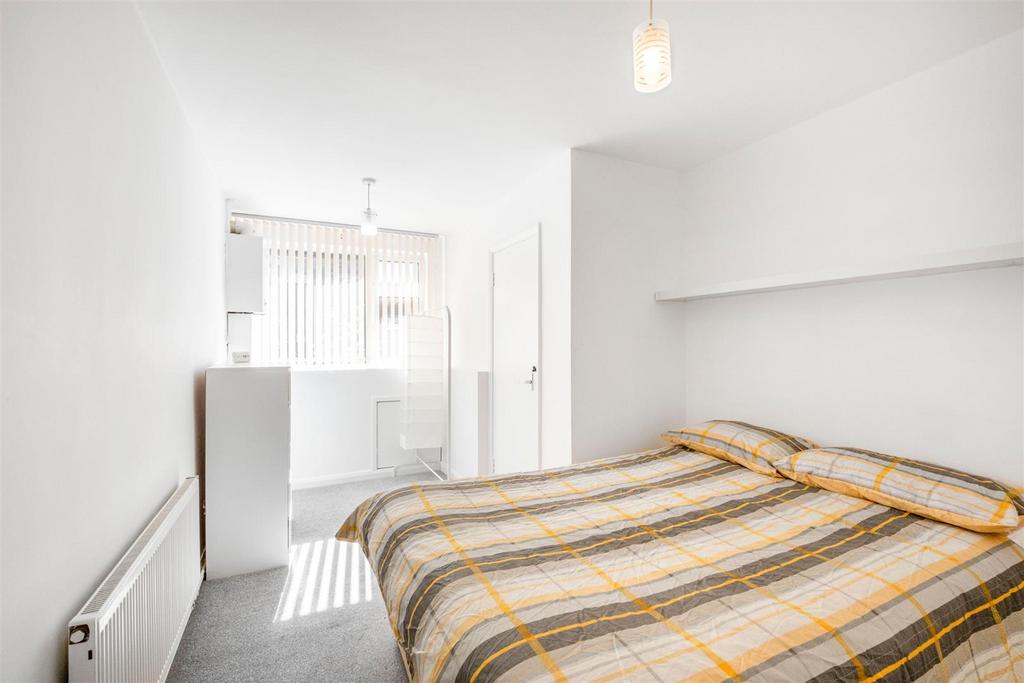 8 Queensgate Gardens  Putney  SW15 6 JN  James Ande