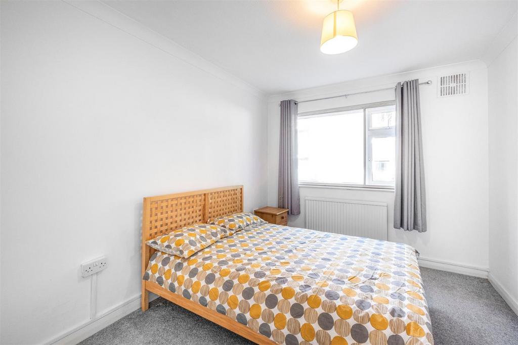 8 Queensgate Gardens  Putney  SW15 6 JN  James Ande