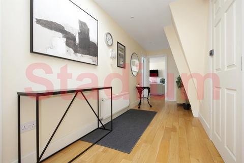 3 bedroom flat to rent, Camden Road, London N7 - EPC rating C