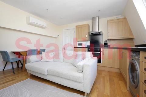 3 bedroom flat to rent, Camden Road, London N7 - EPC rating C