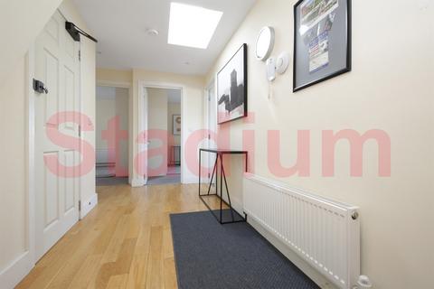 3 bedroom flat to rent, Camden Road, London N7 - EPC rating C