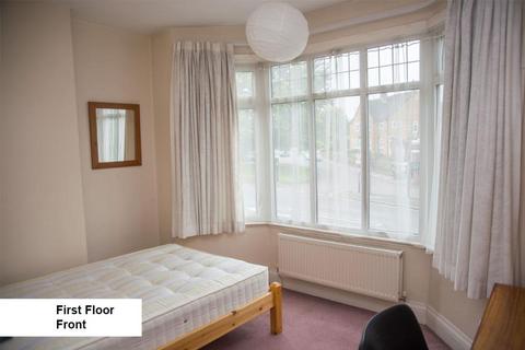 4 bedroom semi-detached house to rent, Sir Thomas Whites Road, Coventry CV5