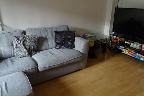 2 bedroom terraced house to rent, Cubbit Square, London, UB2.