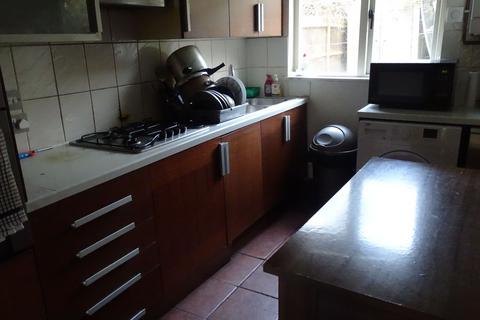 2 bedroom terraced house to rent, Cubbit Square, London, UB2.