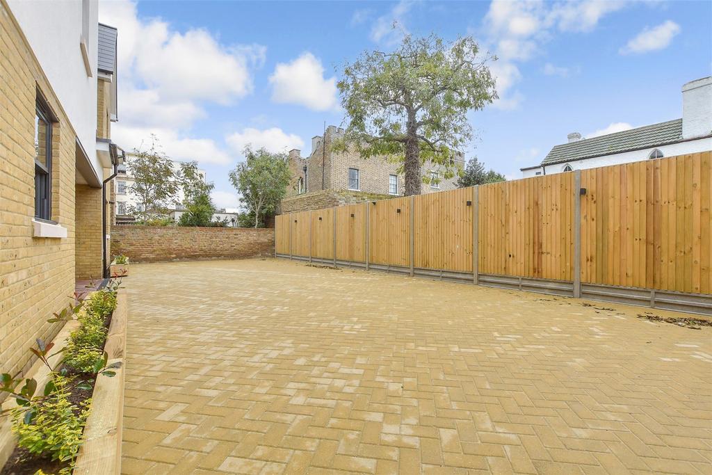 Driveway/Parking