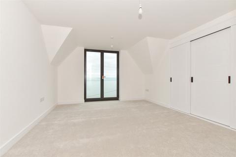 2 bedroom flat for sale, Pier View, St. George's Terrace, Herne Bay, Kent