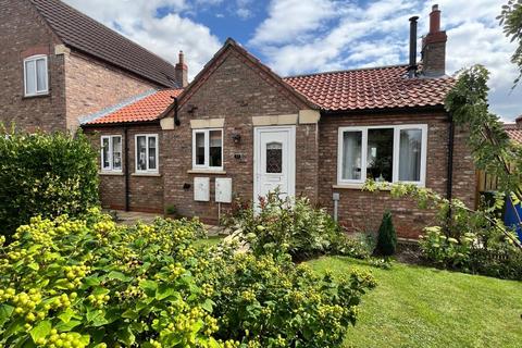 2 bedroom semi-detached bungalow for sale, Reynard Close, Hutton Cranswick, YO25 9PG