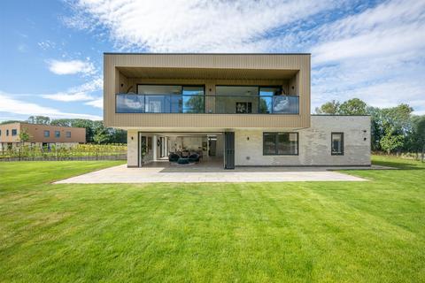 4 bedroom detached house for sale, Courtlands Park, Banstead