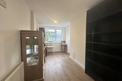 3 bedroom property to rent, Merrion Avenue, Stanmore