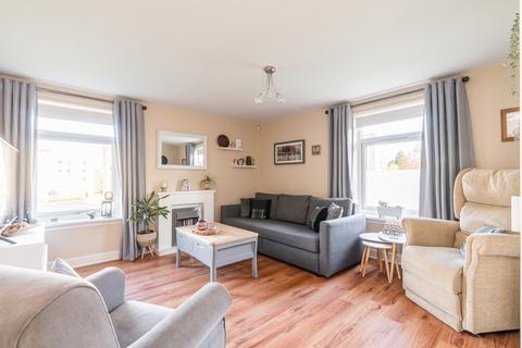 2 bedroom ground floor flat for sale, Kingsknowe Court, Edinburgh EH14