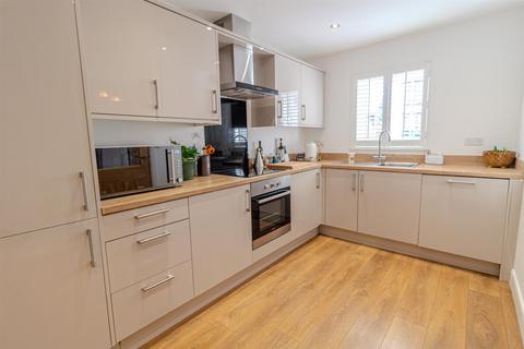 3 bedroom semi-detached house for sale, Henry Street, Redhill, Nottingham