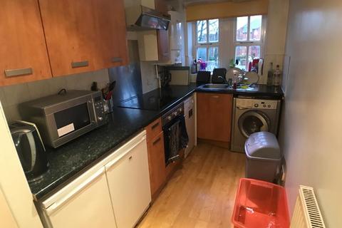 2 bedroom flat to rent, Wilmslow Road, Manchester M20