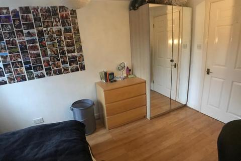 2 bedroom flat to rent, Wilmslow Road, Manchester M20