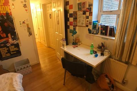 2 bedroom flat to rent, Wilmslow Road, Manchester M20