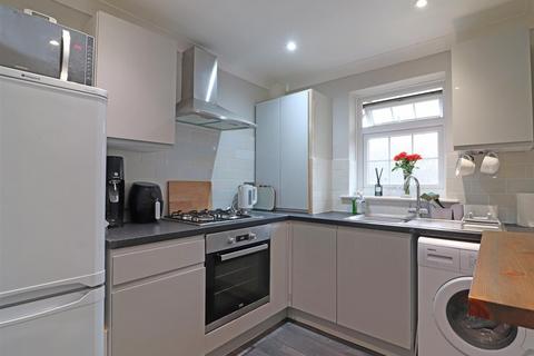 1 bedroom flat for sale, Fountain Road, St. Johns, Redhill