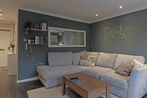 1 bedroom flat for sale, Fountain Road, St. Johns, Redhill